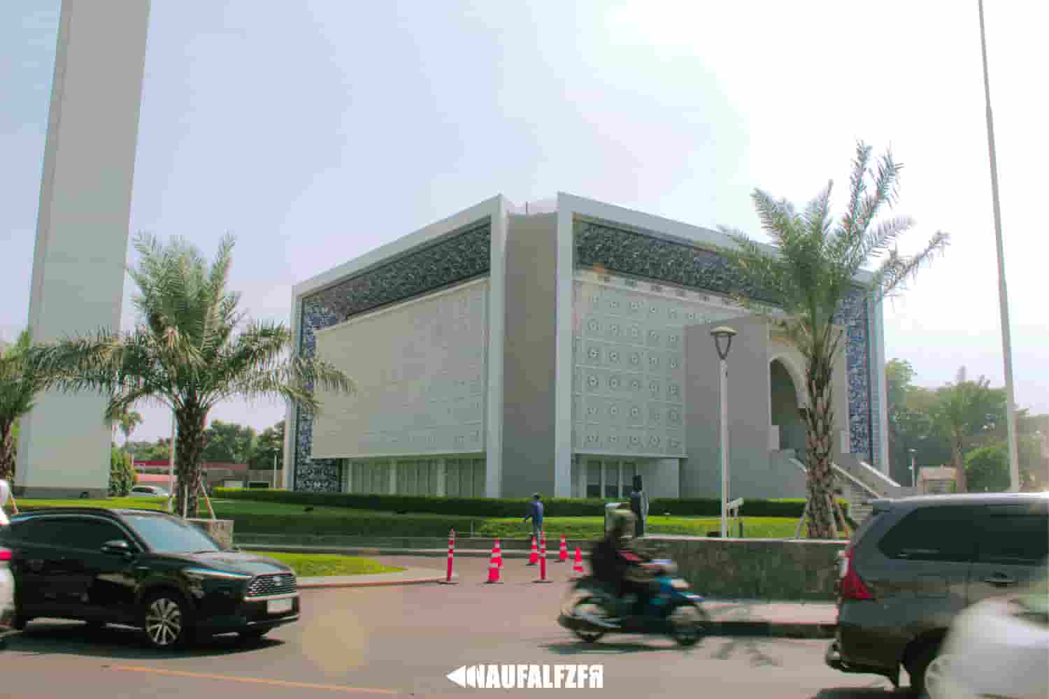 Fotografi Masjid An-Noor Ciputat saat siang hari oleh NaufaRu