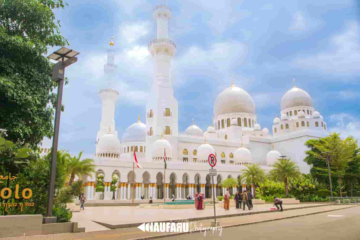 Fotografi arsitektur megah Masjid Sheikh Zayed Solo oleh NaufaRu
