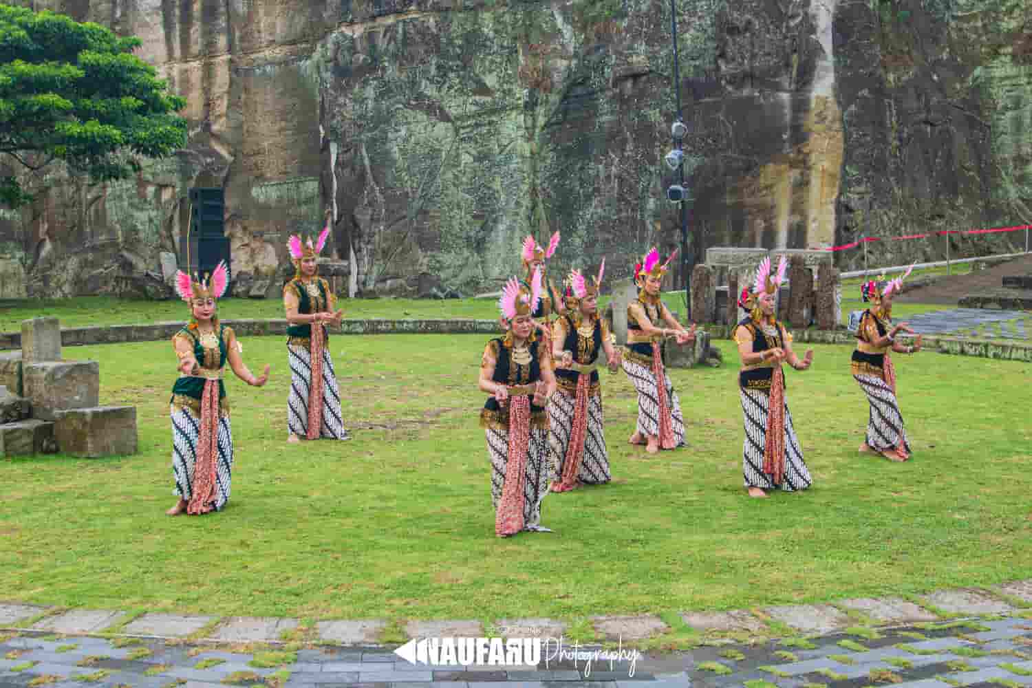 Fotografi senja di Tebing Breksi oleh NaufaRu